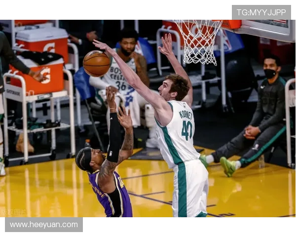 三分命中率惊人,曾一度退役当摄影师!如今成功闯入NBA总决赛_沙梅_尼克斯队_1